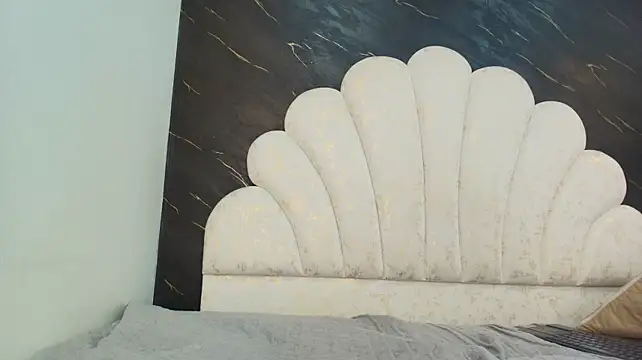 kissme_luna live cam on StripChat