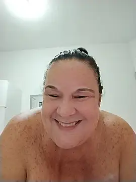 YayaMineira live cam on StripChat