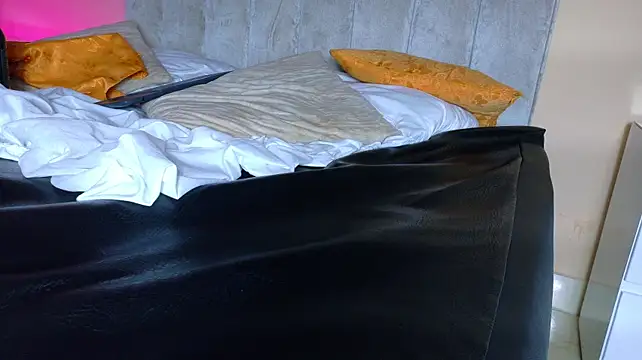 Charlotte_Olsen_ live cam on StripChat
