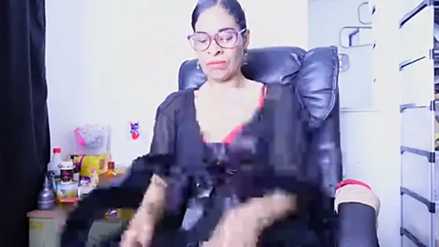 Aries_Mature live sex cam