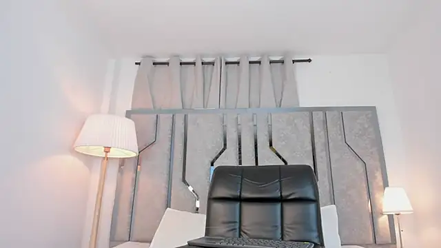 _Saraah live cam on StripChat