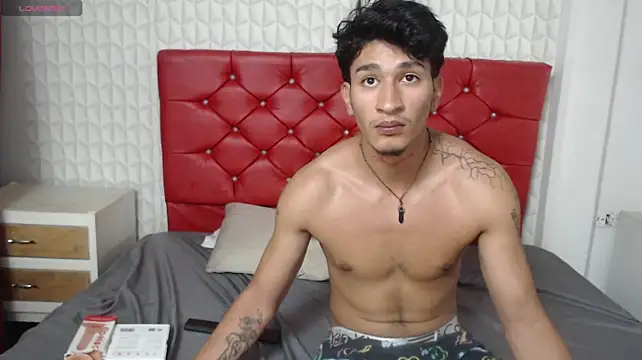 Zayn_Moretti live cam on StripChat