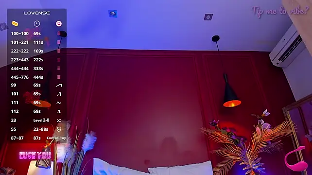 Mayzzie live cam on StripChat