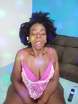 QueenLorena25 live cam on StripChat