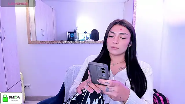 EricaVanderhill live cam on StripChat