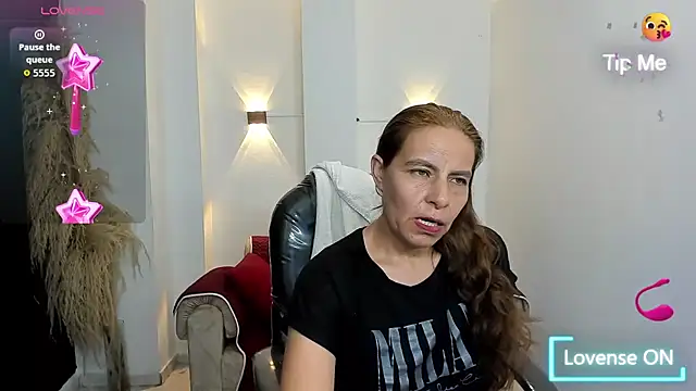 Milf_karlye live cam on StripChat