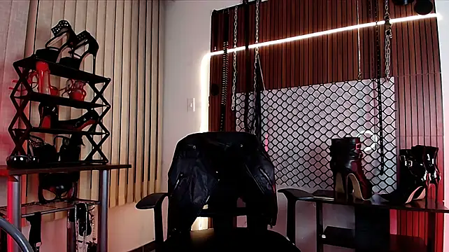 missdarklady live cam on StripChat