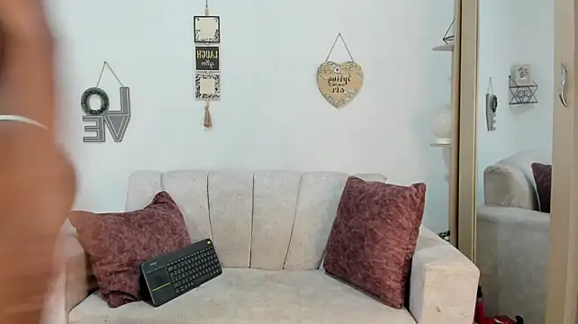 Canhela1 live cam on StripChat