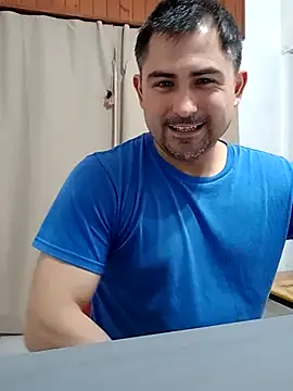 Bradd_32 live cam on StripChat