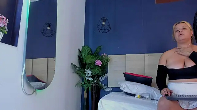 GrettaRouse live cam on StripChat