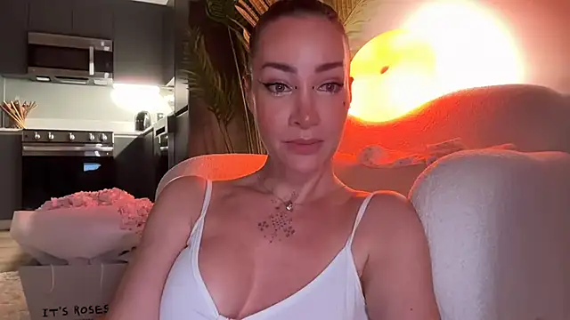 Saroria live cam on StripChat