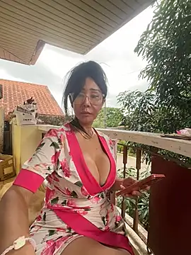 sweetieme live cam on StripChat