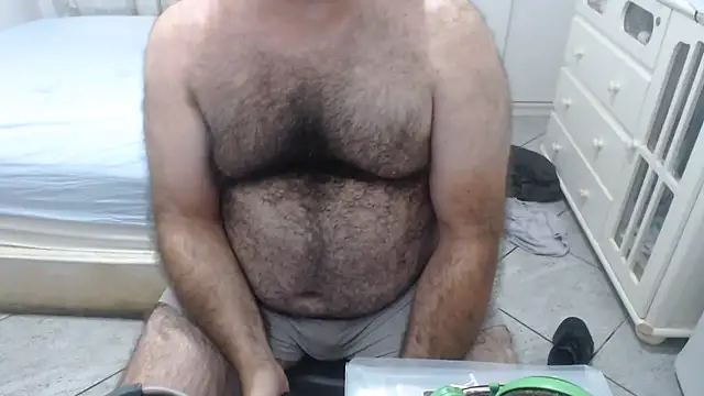 MysterBearMG live sex cam