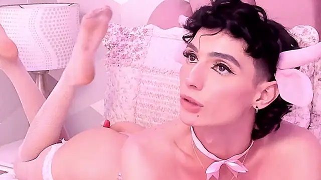 KylieMonnett live cam on StripChat