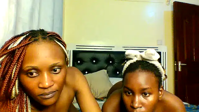 Luxelle live cam on StripChat
