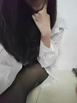 Yyuan888 live cam on StripChat