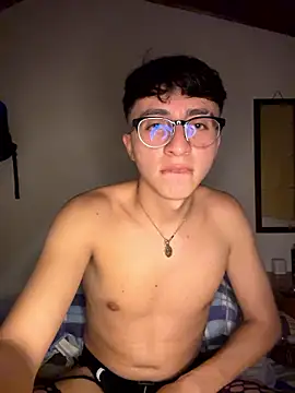 CamiRojas_boy live cam on StripChat