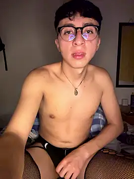 CamiRojas_boy live cam on StripChat