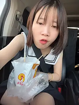 littleqiu live cam on StripChat