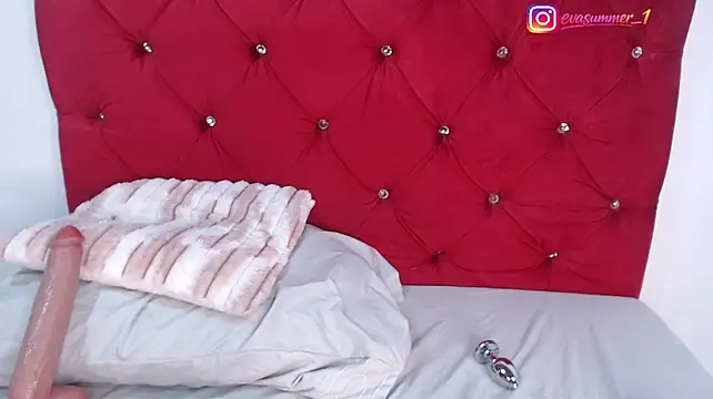 Evasummer1 live cam on StripChat