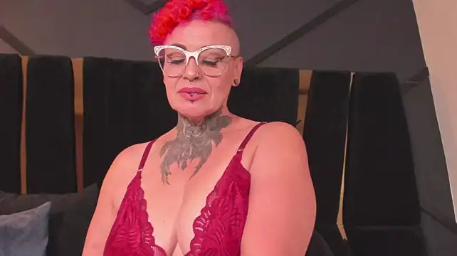 mistress_sandy live cam on StripChat
