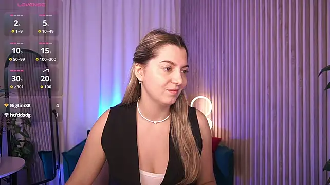 LucreciaStorm live cam on StripChat