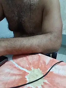 morenodiscret35 live cam on StripChat