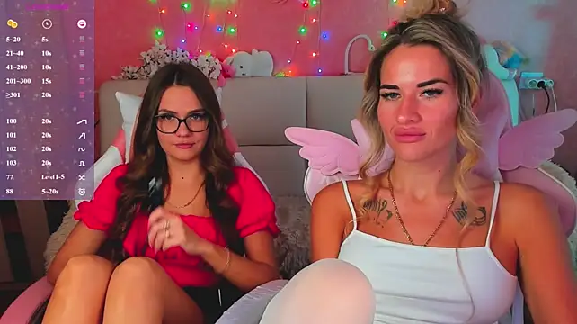 hotty_girls_here live cam on StripChat