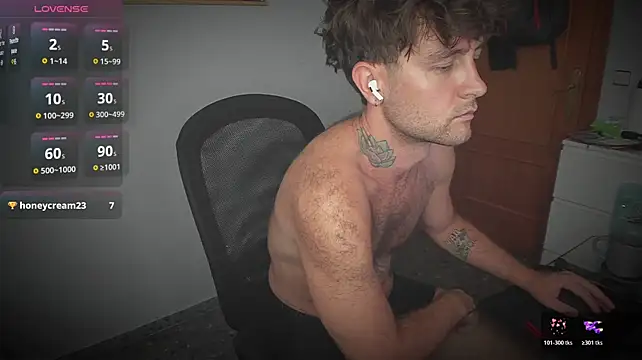 HonestAndrew live cam on StripChat