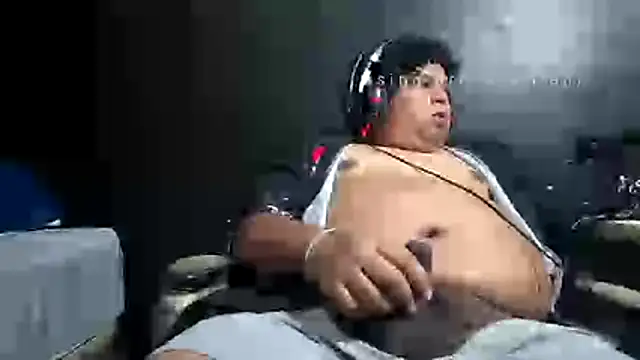 mikfgh50 live cam on StripChat