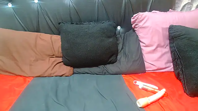 AfricanBigAssxx98 live cam on StripChat