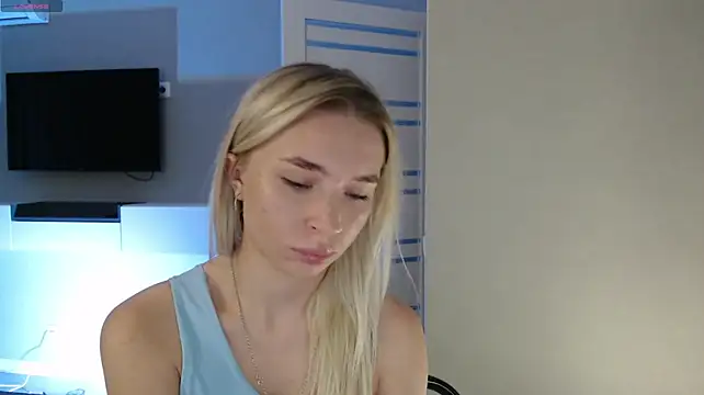 Emily_Hartt live cam on StripChat