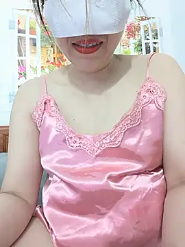 Ariana-Vy live cam on StripChat