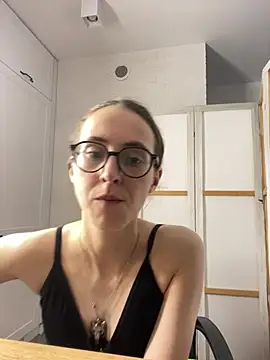 MartiniiSelenna live cam on StripChat