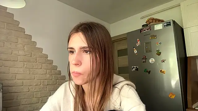 ZaraGuyette live cam on StripChat