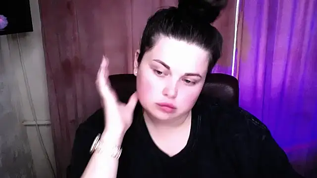 Emily_Mo live cam on StripChat