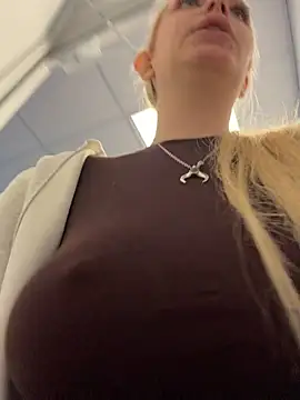 Elfi_InPublic