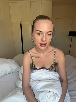 ElenaRebelle live cam on StripChat