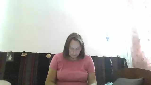 AnnaLive570 live cam on StripChat