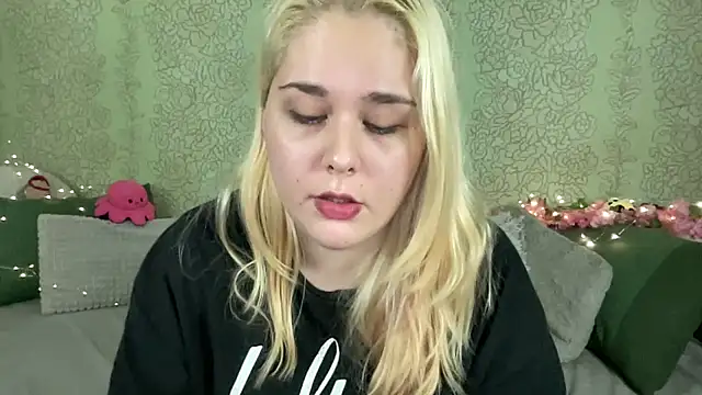 IvyLebelly live cam on StripChat