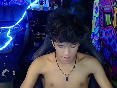 hugekenbigcock live cam on StripChat