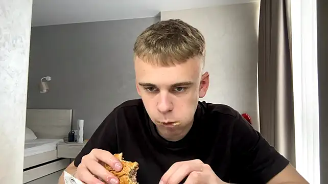 SoloFury live cam on StripChat
