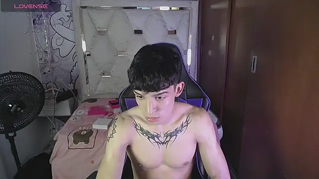Liom_Gym live cam on StripChat