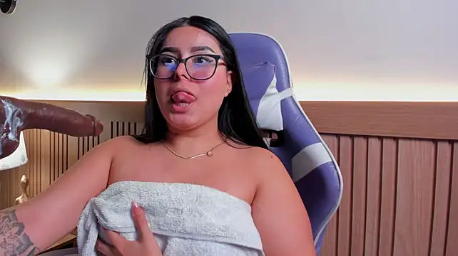 Amy_whittee live cam on StripChat