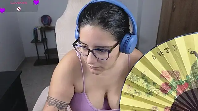 blue__moon_ live cam on StripChat