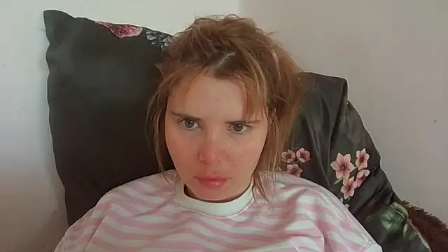 HornyElena live cam on StripChat