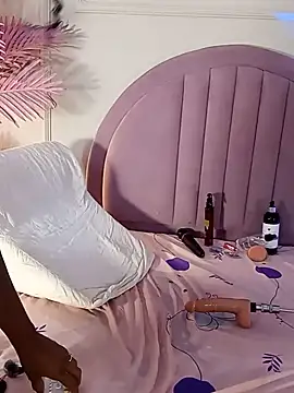 Nalapalmer live cam on StripChat