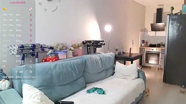 WhitneySimon live cam on StripChat