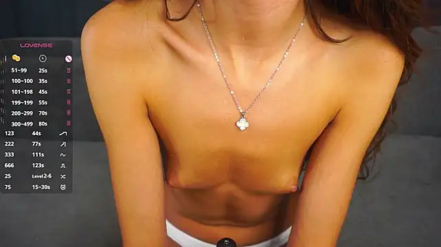 SallieLenorud live cam on StripChat