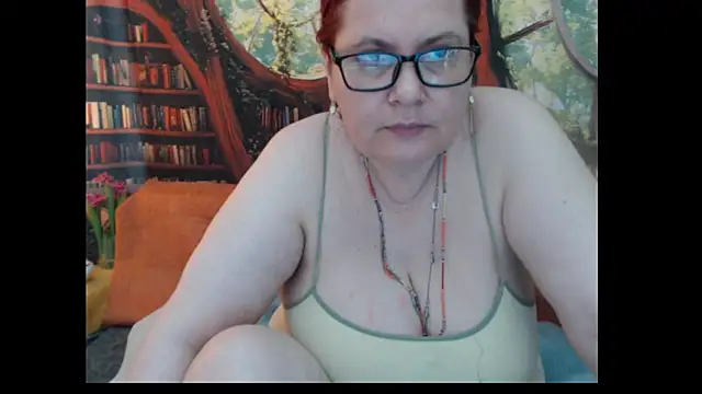 PlayfullMature live cam on StripChat